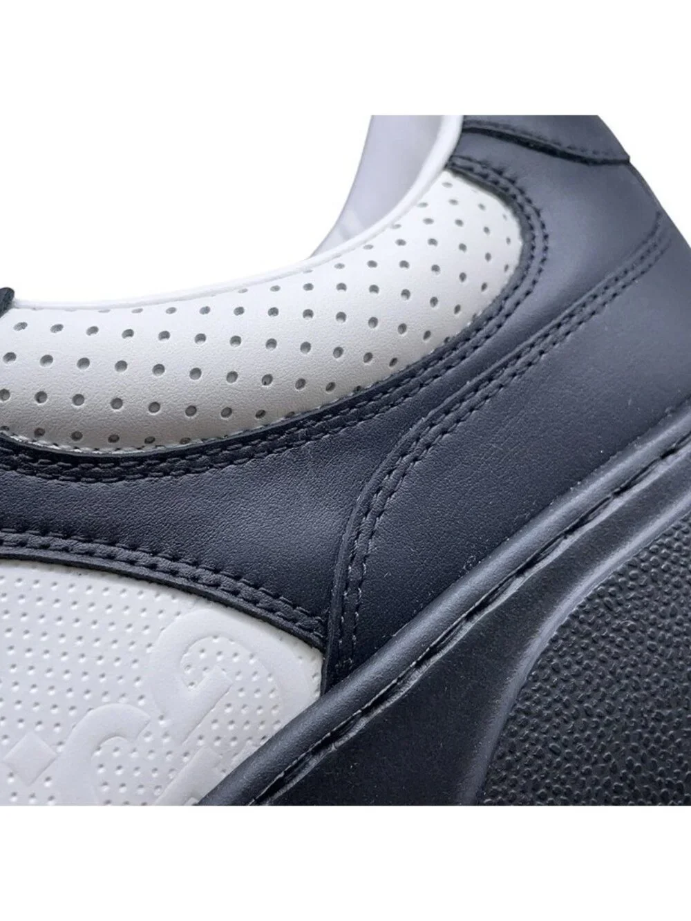 Gucci sneakers ggembossed
